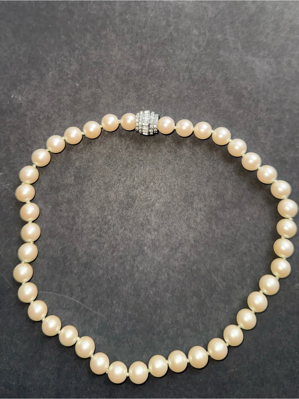 Pearl necklace with rhinestone magnetic barrel clasp